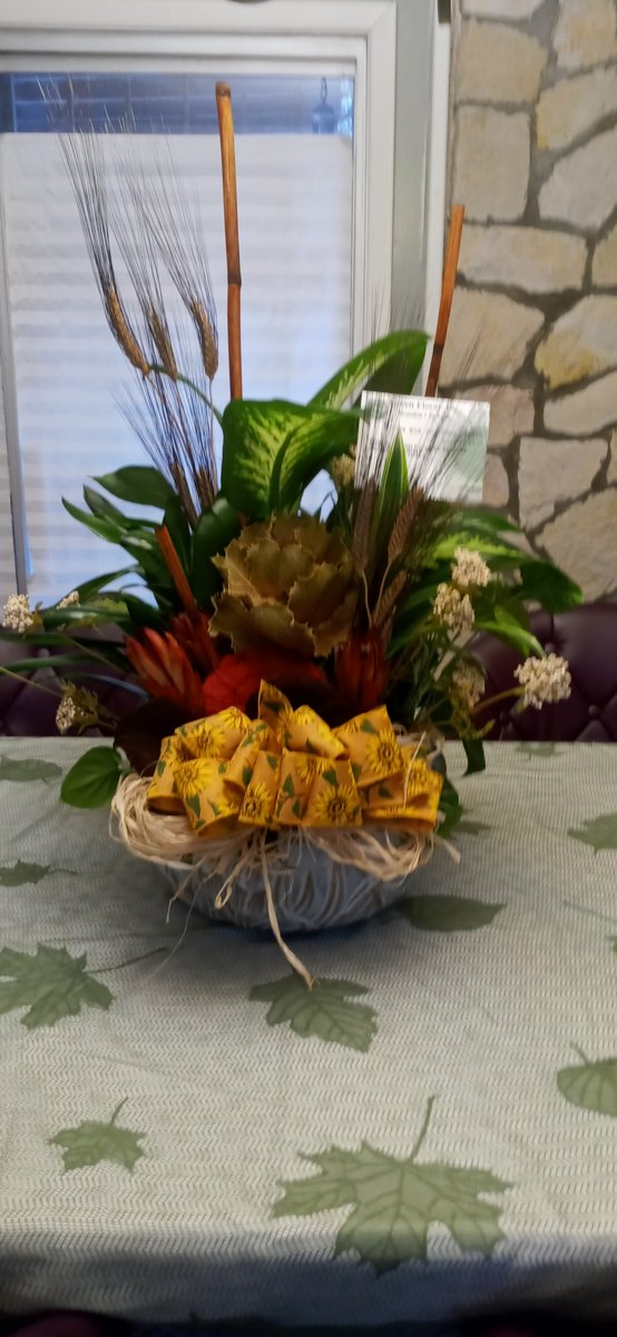rechpauline's tweet photo. Thank you former #MDOC Deputy Commissioner Lora Cole for your words and the Beautiful floral arrangement honoring #WendyHatcher The picture does it no justice. #remembered #flowers #helpinthehouse #solutionist #iamaningredient #JusticeGeneral https://t.co/55SN9IiWX1