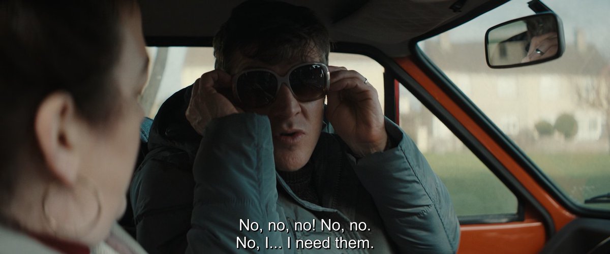 feidian's tweet image. Don't touch the gafas, lady.