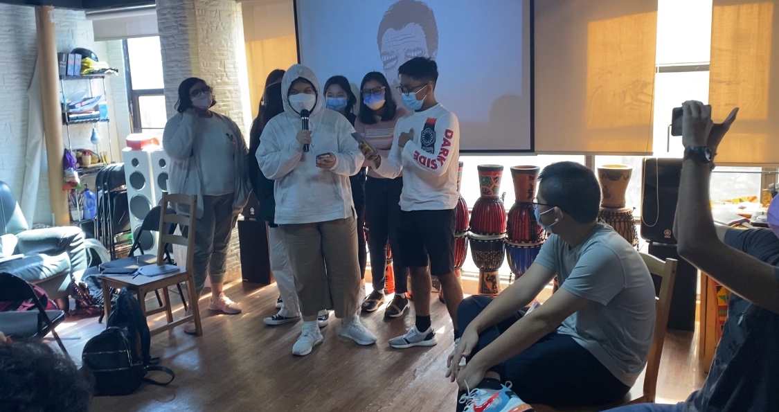KimberlyW08's tweet photo. Students learned more about refugees and asylum seekers in HK, flexed their rhyming skills in a rap and hip-hop culture workshop, competed in an African trivia contest, and ate delicious Ethiopian food. @OELPAIS @wing_mwing @aishongkong #FG2L2021 #OELP #UNSDs #Beyondtheredbricks https://t.co/yswCO5yAJU