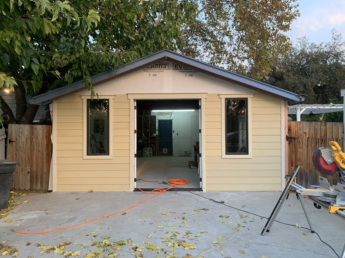 Stones_McCoy's tweet photo. In the last 5 days, the front of my house had made a slight transformation! Finally all my super tall friends can come over and not have to duck coming inside! #ContractorStones #StillGottaPaint https://t.co/TPZoTUtO0z
