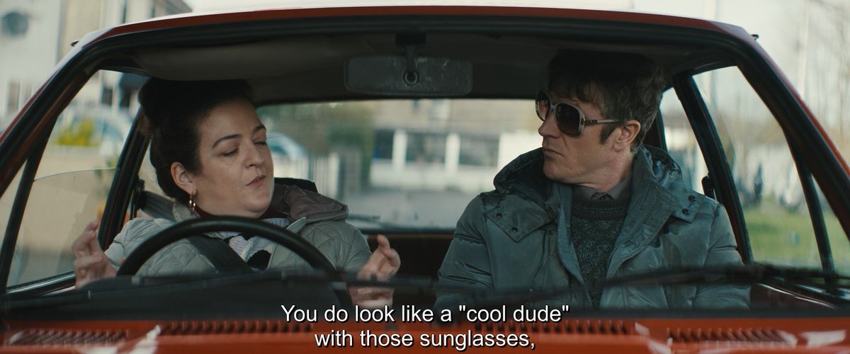 feidian's tweet image. Don't touch the gafas, lady.