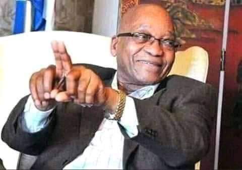 MrBrawnBreezy's tweet photo. #Daily5 Friends We Need 🤗

5. The one who has Everyone's Number "Gamba Nogu" 🤣

4. The one with all the Beautiful Girls 😍

3. The one who knows how U can get Ur National ID without Sweating 😓 

2. The Boxer 😎

1. The one who Knows Everything 😂 Encyclopaedia 😄 @912CroozeFM https://t.co/XpxFL4W3bA