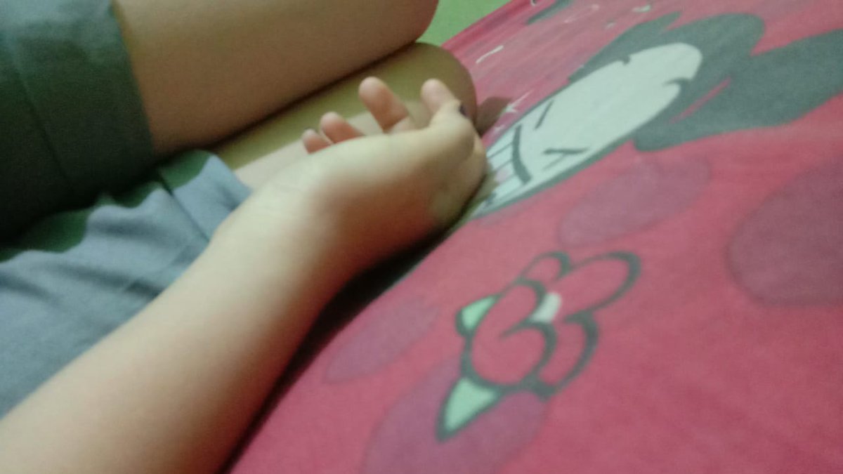 deviaya8's tweet photo. lagi di kosan https://t.co/1iUn8tJ94R