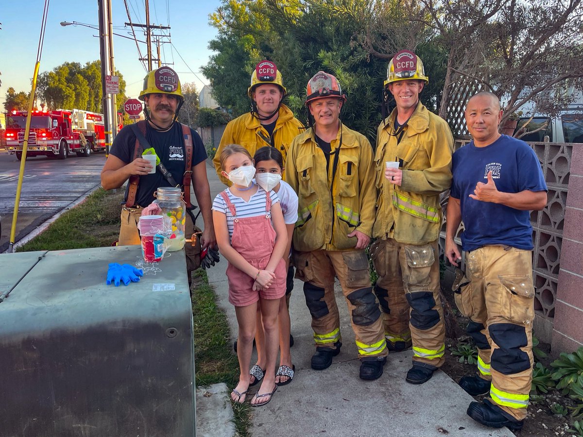 CC_Firefighters's tweet photo. Our #CulverCity residents are the best!  These young ladies had a pitcher of freshly squeezed lemonade waiting for our firefighters after a structure fire on Grandview Blvd earlier today.  Thank you girls for the delicious lemonade! 🍋 https://t.co/yLbeMXvz7a