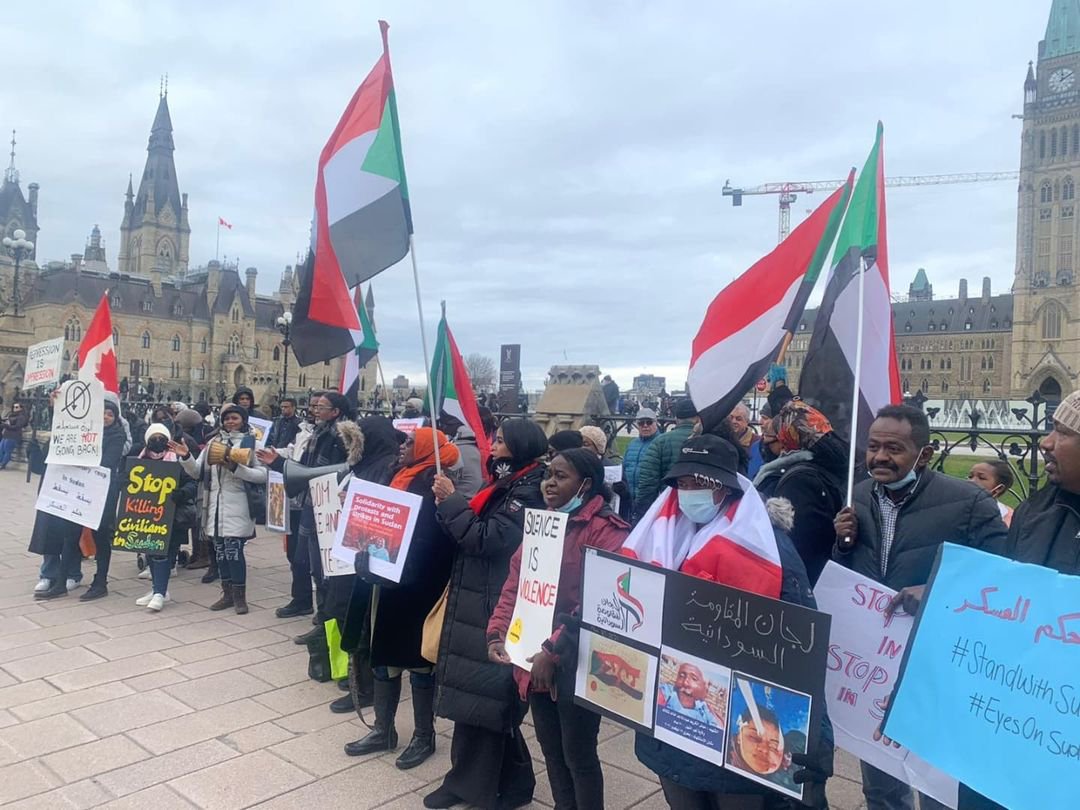 Moh_Gamea's tweet photo. The Sudanese community in Ottawa was joined by Sudanese community in Montreal, Toronto, Kitchener, Calgary and other cities, to call for changes in the code of conduct of lobbying firms.
#Nov21March
#مليونية25نوفمبر https://t.co/0fCxru3Y8N