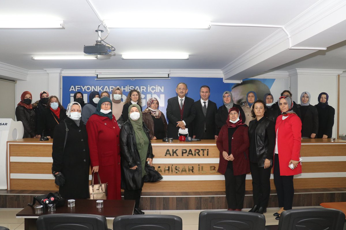 Av_FerdaErturk's tweet photo. Genel Başkan Yardımcımız Yerel Yönetimler Başkanımız Sayın @mehmetozhaseki il başkanlığımızı ziyaret ederek teşkilat mensuplarımızla biraraya geldi. Kıymetli Bakanımıza ilimizi ve teşkilâtımızı ziyaretleri için şükranlarımızı sunarız. https://t.co/fx9w27q94C