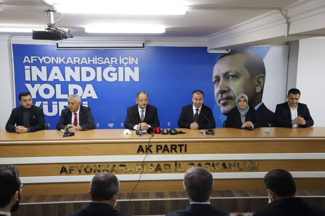 Av_FerdaErturk's tweet photo. Genel Başkan Yardımcımız Yerel Yönetimler Başkanımız Sayın @mehmetozhaseki il başkanlığımızı ziyaret ederek teşkilat mensuplarımızla biraraya geldi. Kıymetli Bakanımıza ilimizi ve teşkilâtımızı ziyaretleri için şükranlarımızı sunarız. https://t.co/fx9w27q94C
