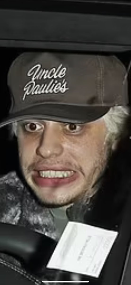 sebbyD27's tweet photo. @SquirtReynoIds My sleep paralysis demon in the corner of the room https://t.co/aX6Eq0dK35