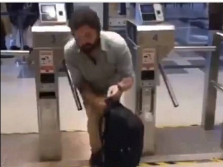 anggie104's tweet photo. @meganoticiascl Y tampoco se puede olvidar a los que se pasaron los torniquetes del metro SIN PAGAR..no? A los que no respetan a las fuerzas de orden NO? A los que tienen antecedentes por hurto simple no? #BoricFalso #BoricEsMiseriaYDestruccion #BoricEsComunismo https://t.co/g4WCauu4KH