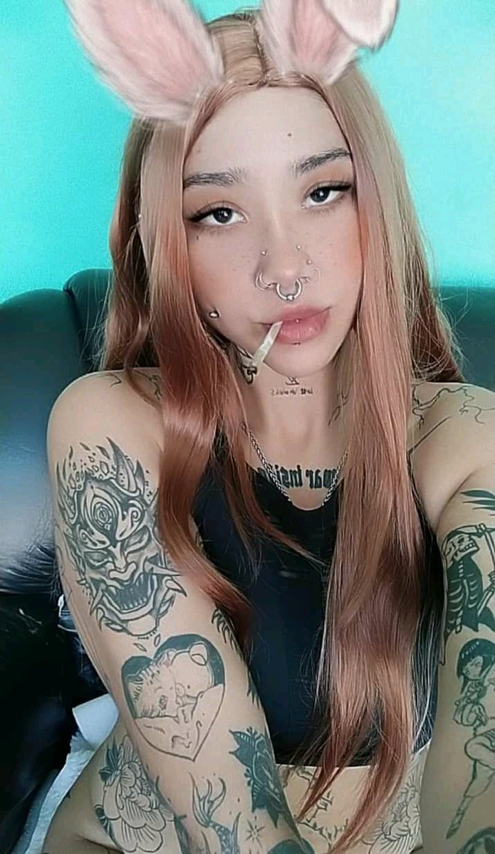 StreegTime's tweet photo. Ella es peligrosa cuando esta High. 
Lo más lindo del findom es darse cuenta que mucha gente verdaderamente viven bajo tus pies. 
Si me quieres adorar mi sombra te seguirá por el resto de tú patética vida. 

💸

Findom | Cashcow | paypig | finsub https://t.co/LIIvQRhdQw