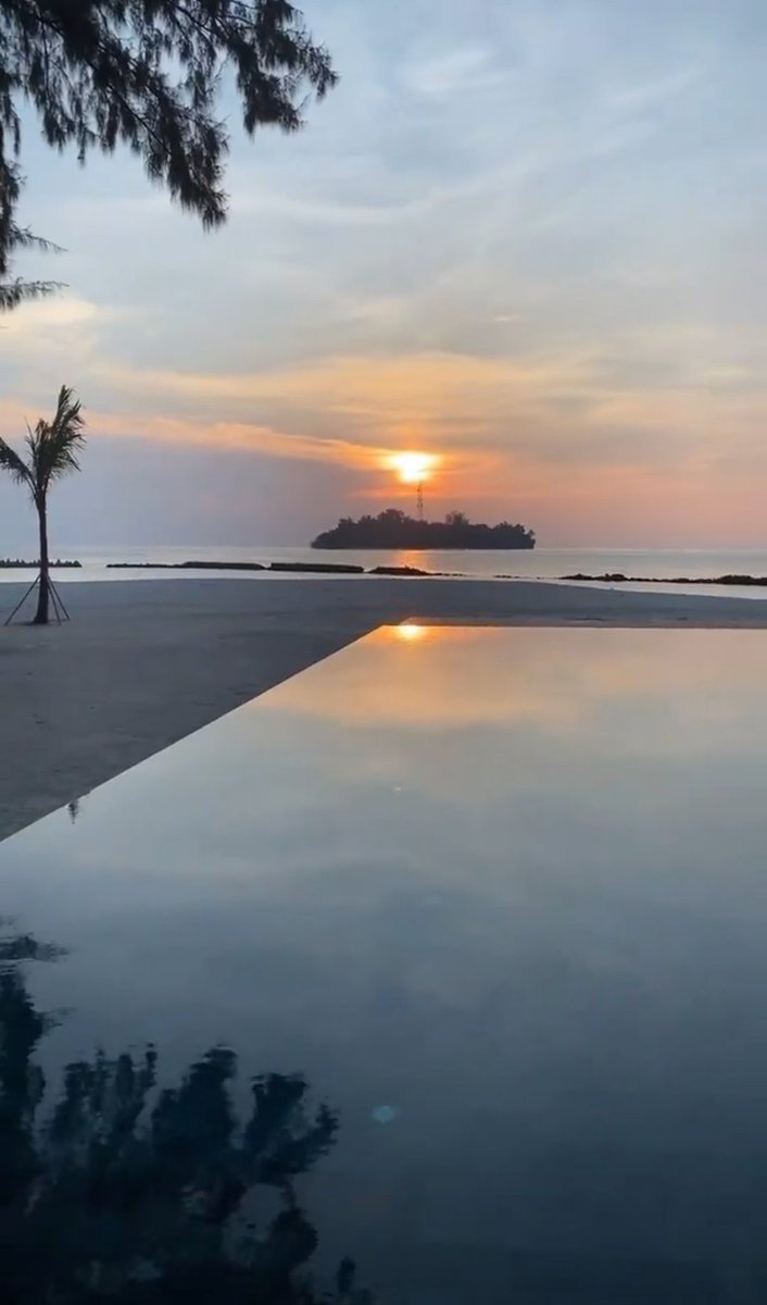 vee_alaydrux's tweet photo. Pagi 🥰
menyambut segala kebaikan... 

"Keindahan dan keburukan itu tergantung pada siapa yg memandangnya,, jika hatinya indah ,ia akan melihat keindahan dlm apapun dan siapapun." https://t.co/HcojYrkNYL