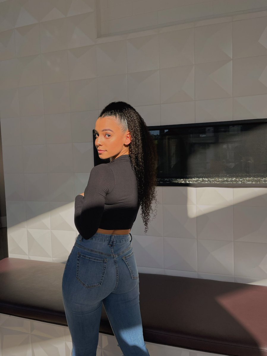 PaigeMaise's tweet photo. hey twitter haven't said wassup in a while https://t.co/Zk9WEOO7Xd