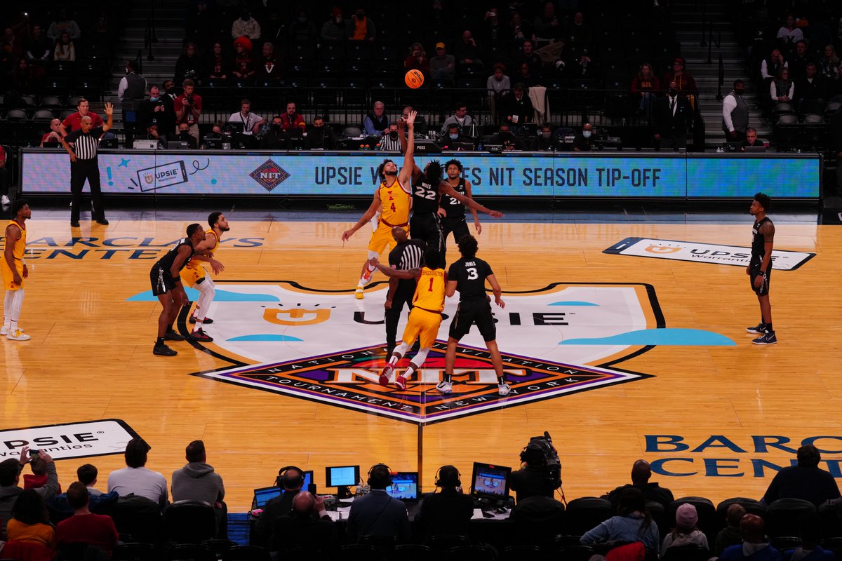 NITTipOff's tweet photo. No. 25 @XavierMBB and @CycloneMBB are locked up in a tight one at @barclayscenter - tune into ESPNU now to catch the second half! #NITTipOff @UpsieHQ https://t.co/CK57UpWi3k