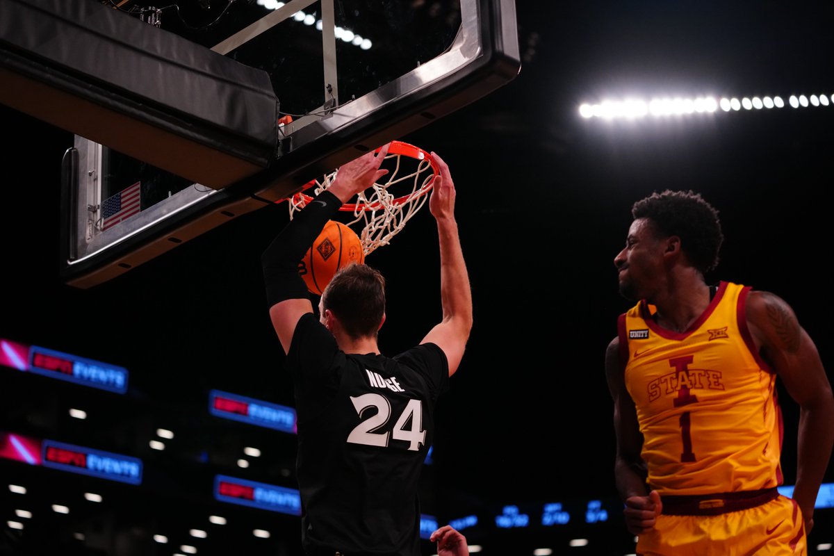 NITTipOff's tweet photo. No. 25 @XavierMBB and @CycloneMBB are locked up in a tight one at @barclayscenter - tune into ESPNU now to catch the second half! #NITTipOff @UpsieHQ https://t.co/CK57UpWi3k