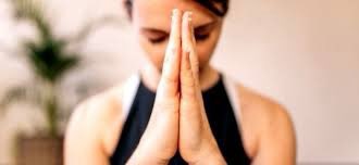 Somos_Buddha's tweet photo. La confianza en sí mismo y la tolerancia son las claves del pensamiento budista. Somos nosotros mismos los que tenemos que hacer el esfuerzo. Buda sólo nos indica el camino. #namaste 

Se La Paz que habita en ti. https://t.co/c49KJGSmK9