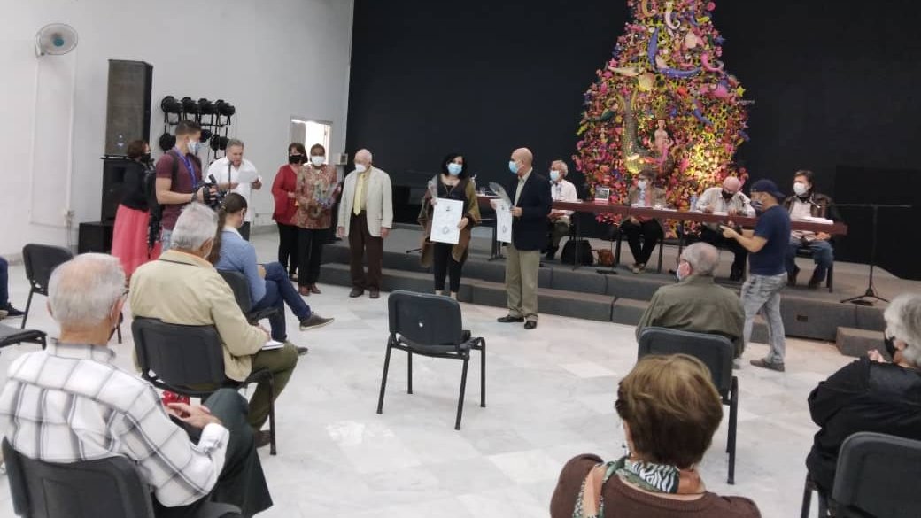 El Comité de Innovación del Grupo de Ciencia para el Enfrentamiento a la #COVID19 recibió el  Premio "Francisco de Arango y Parreño", que otorga la Sociedad Económica Amigos del País, por su destacado aporte a la Economía Nacional.

#CubaVive 🇨🇺
#HéroesDeLaSalud de #CubaPorLaVida