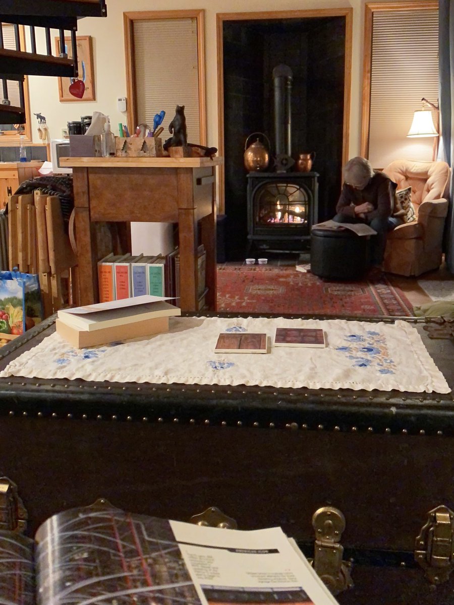 tateellen's tweet photo. #findjoyineachday 
A lovely start to the holiday break! Cabin times with my mom. Reading, a great game of scrabble, and PIE. #Thanksgiving #FleeTheCity https://t.co/FbXCQusPM0