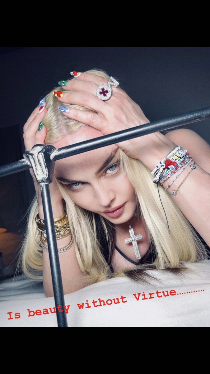 I know everyone’s zooming in on the nips, but am I the only one zooming in to see if they were Gryffindor, Ravenclaw, Slytherin or Hufflepuff nails 💅 

…turns out they’re not 🙄
#Madonna #HarryPotter