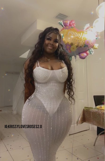 Can I get some cheers for the birthday girl? 🥳🎉🎊 https://t.co/SSzGZ909nR<a href="/tag/thiccsgiving"class="tags"><span>#thiccsgiving</span></a>