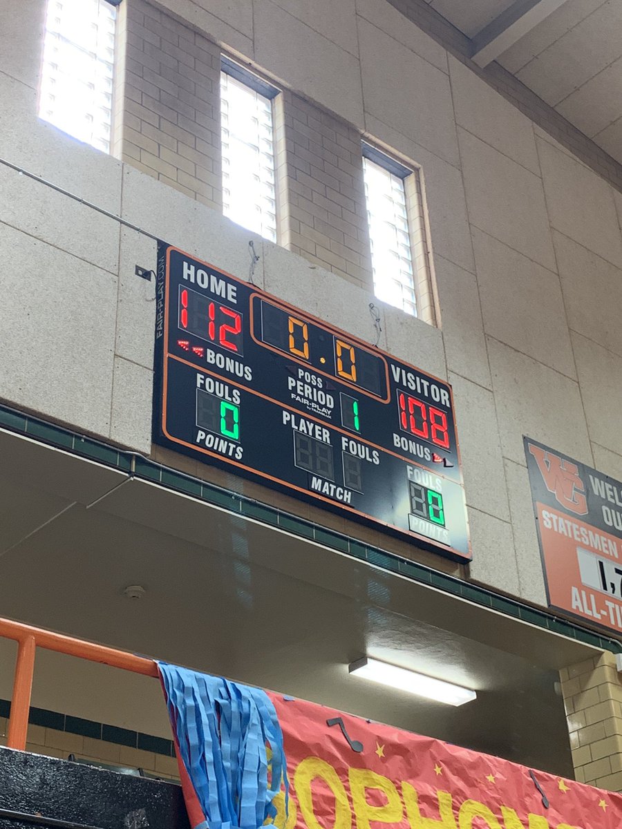 StatesmenHoops's tweet photo. Team @Your_MoRealtor with the comeback win over Team @CoachRaimondo in a thrilling finish to the annual alumni game. Great seeing everybody but really hoping our squad Ds up a little more this season 😂 #TTW #WGfamily #bestalumniinMO https://t.co/1PKM9iiMub