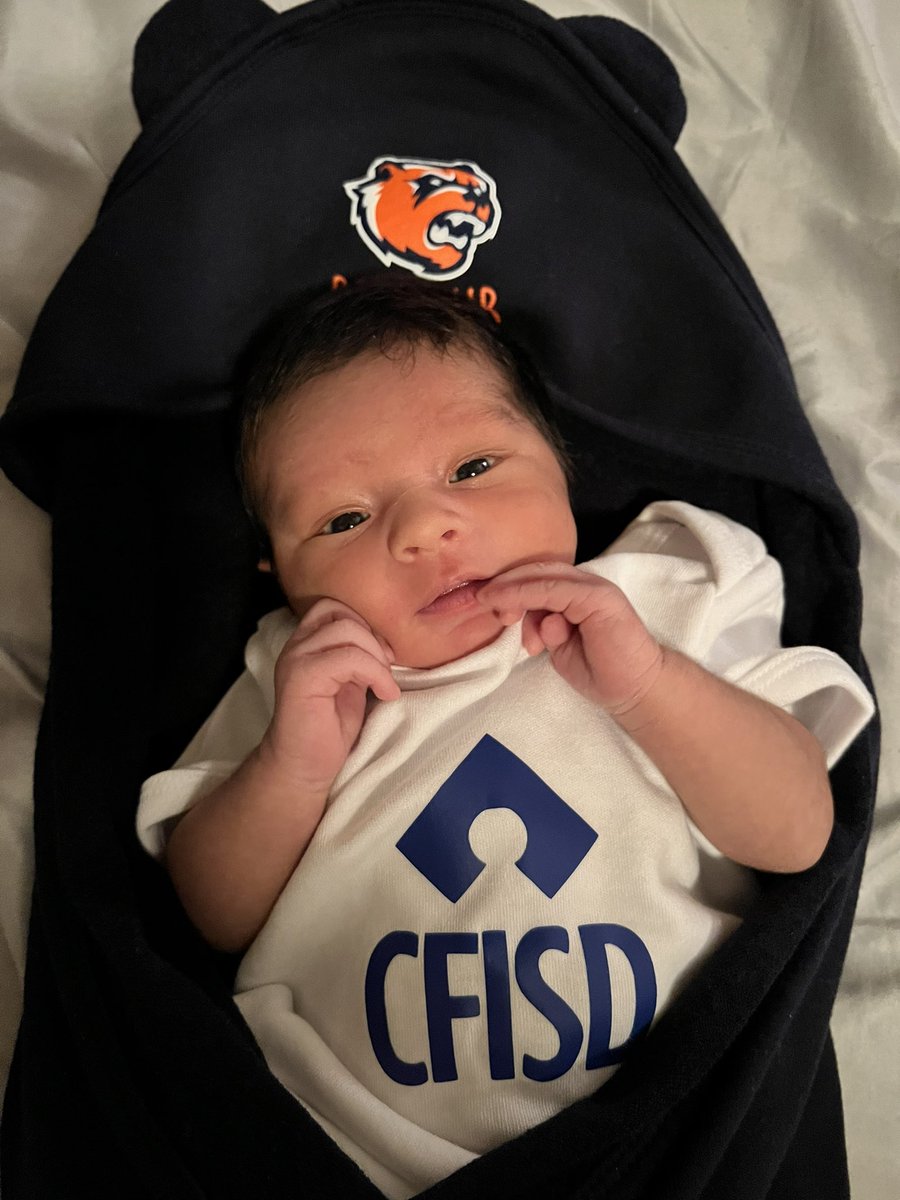ProductionsBhs's tweet photo. I’d love to introduce y’all to my first born, Aiden Joe! The awesome CFISD &amp; Bridgeland wear are a little big, but he’ll grow into them 😄 #bridgelandbest #babybear @CyFairISD @BridgelandCFISD #10daysOld https://t.co/Eqw6BJyyUw