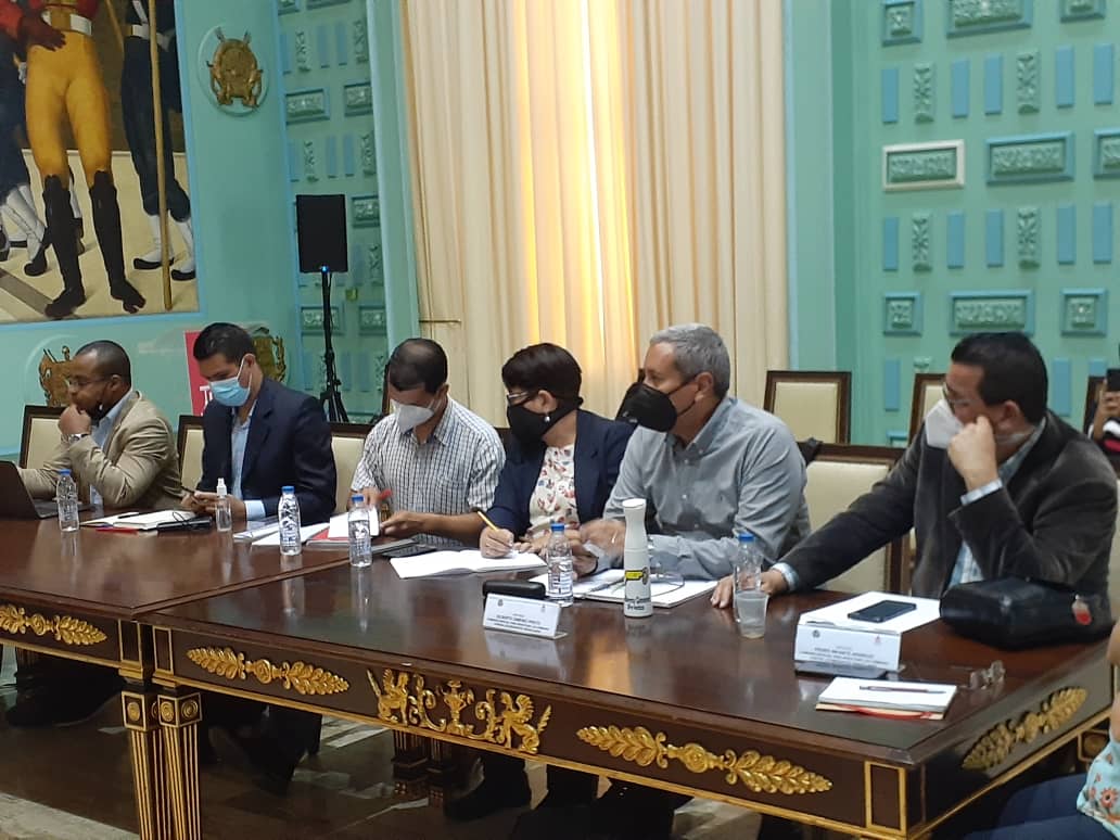 williancontig's tweet photo. Hoy en la reunión de la Comisión Espec para atender los casos de los inmigrantes venez,me asignaron una nva responsabilidad:Presidir la SC Jurídica q presentará las alternativas política y jurídicas para defender los derechos de nuestros compatriotas
@NicolasMaduro 
#Venezuela https://t.co/ktNN5YV2Uj