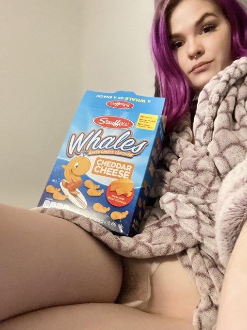 This is how I watch my AEW Dynamite, how do you? https://t.co/RlxLZGS3L6