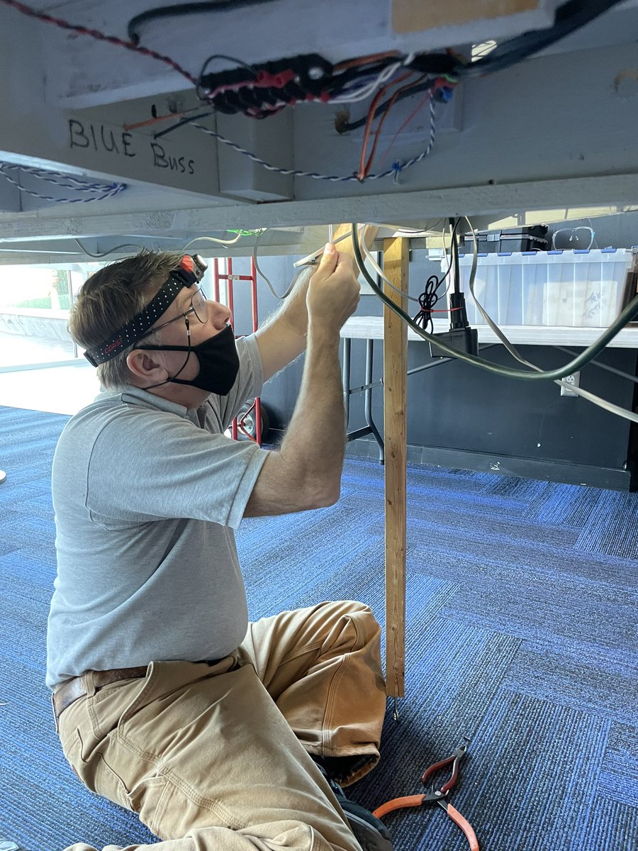 ScienceMusofVA's tweet image. A sneak peek from the Model Railroad Show setup today. Show runs Friday-Sunday! Reserve your time slot at smv.org. #rva #ModelRailroadShow #TrainTime