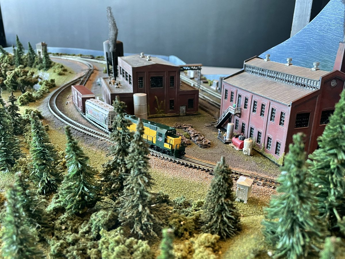 ScienceMusofVA's tweet image. A sneak peek from the Model Railroad Show setup today. Show runs Friday-Sunday! Reserve your time slot at smv.org. #rva #ModelRailroadShow #TrainTime