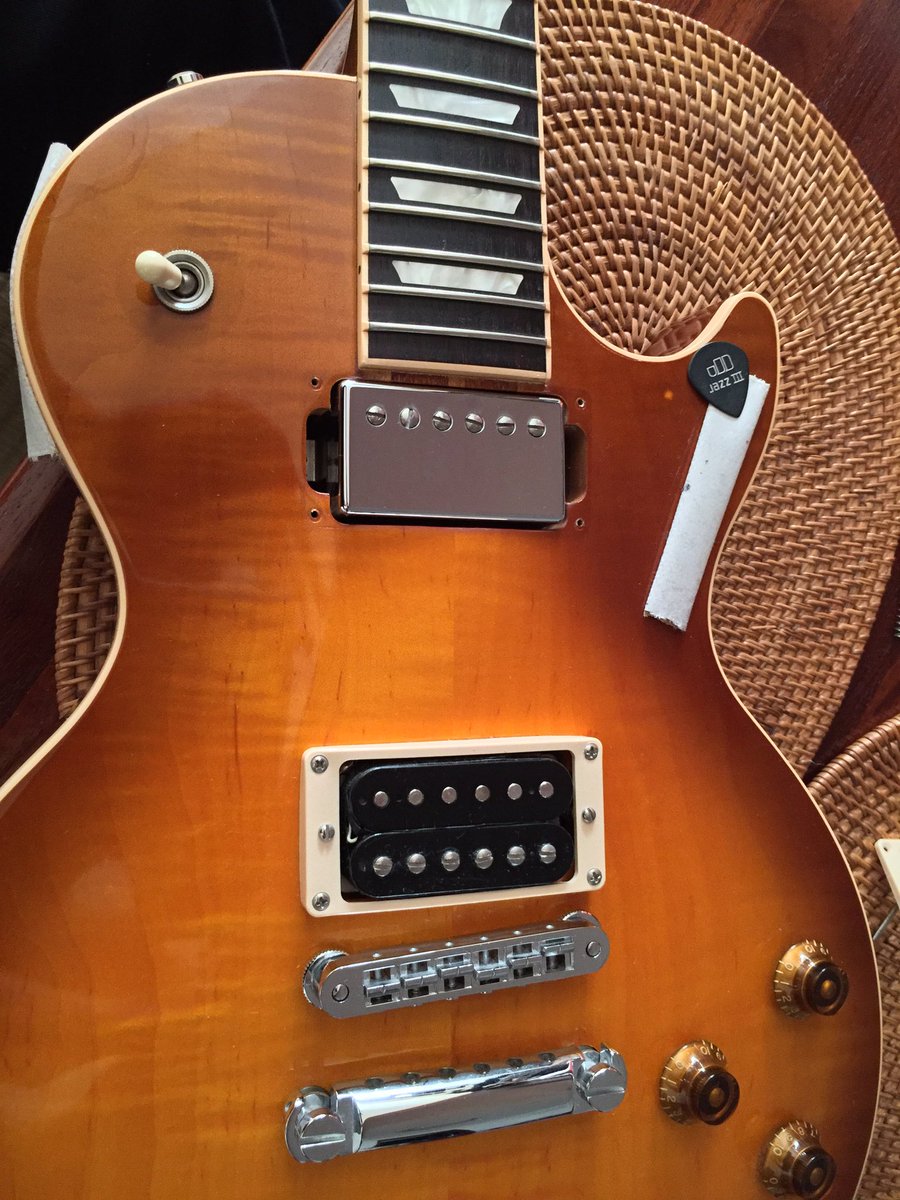 EZO2021's tweet photo. ピックアップの向きを
リバースしたら元に
戻しますが直付P.Uが
好きです🎄🦌
#Gibson
#エスカッションいらん https://t.co/ftKhP5LRAU