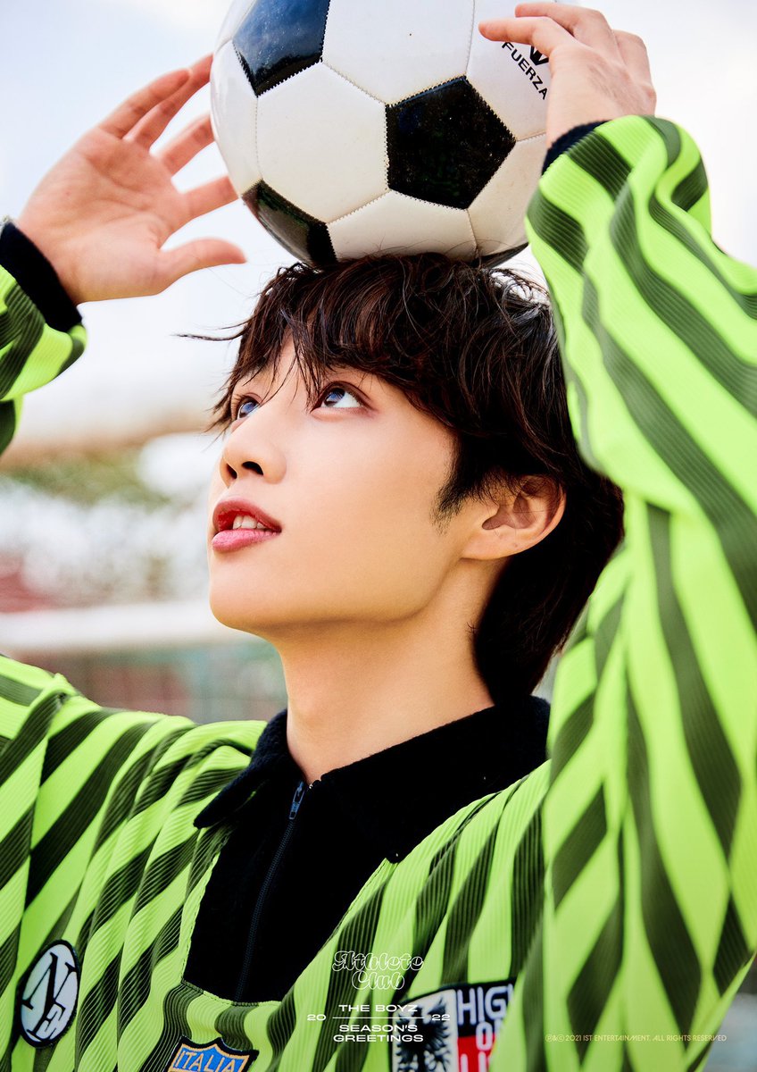 a_slv78's tweet photo. また寝落ちしてもーた🤦♀️
なんて可愛いんだ😭😭
サッカーボール⚽️乗せるだけで
こんな可愛いってあります?
#THEBOYZ #더보이즈 #THE_AZIT #더아지트 #4주년 #Field_Day #キムソヌ https://t.co/dv2Ei9d7jI