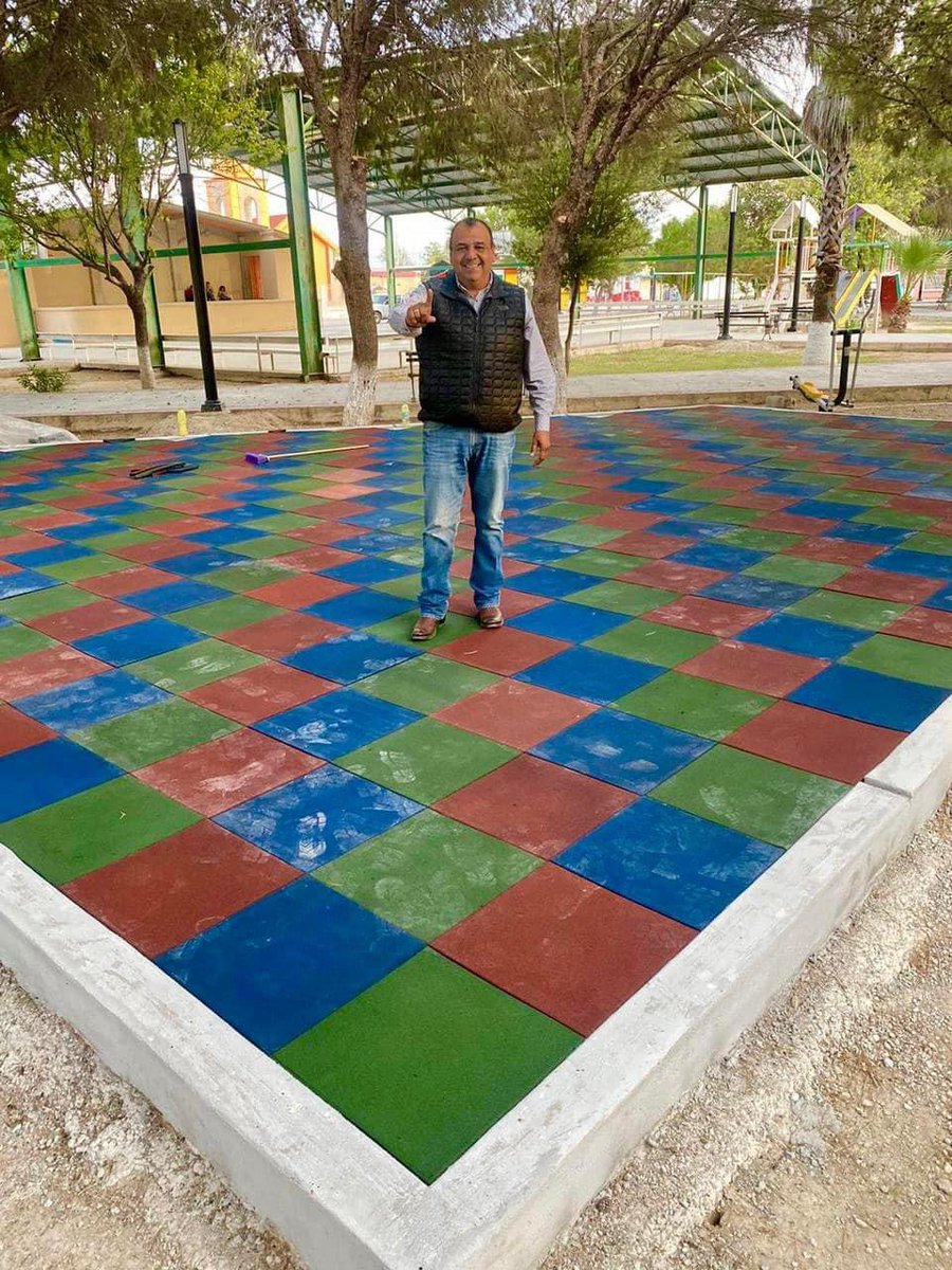 licoquintanilla's tweet photo. ¡¡Los niños ponen su imaginación y nosotros ponemos los juegos!!
Así va quedando el área de juegos infantiles con piso de caucho en la #VillaDeProgreso.
¿Que les parece?
¡¡Mañana primero Dios llegan los juegos!!
Muy pronto nuestros niños tendrán un nuevo espacio para divertirse! https://t.co/EjAkLUq4ch