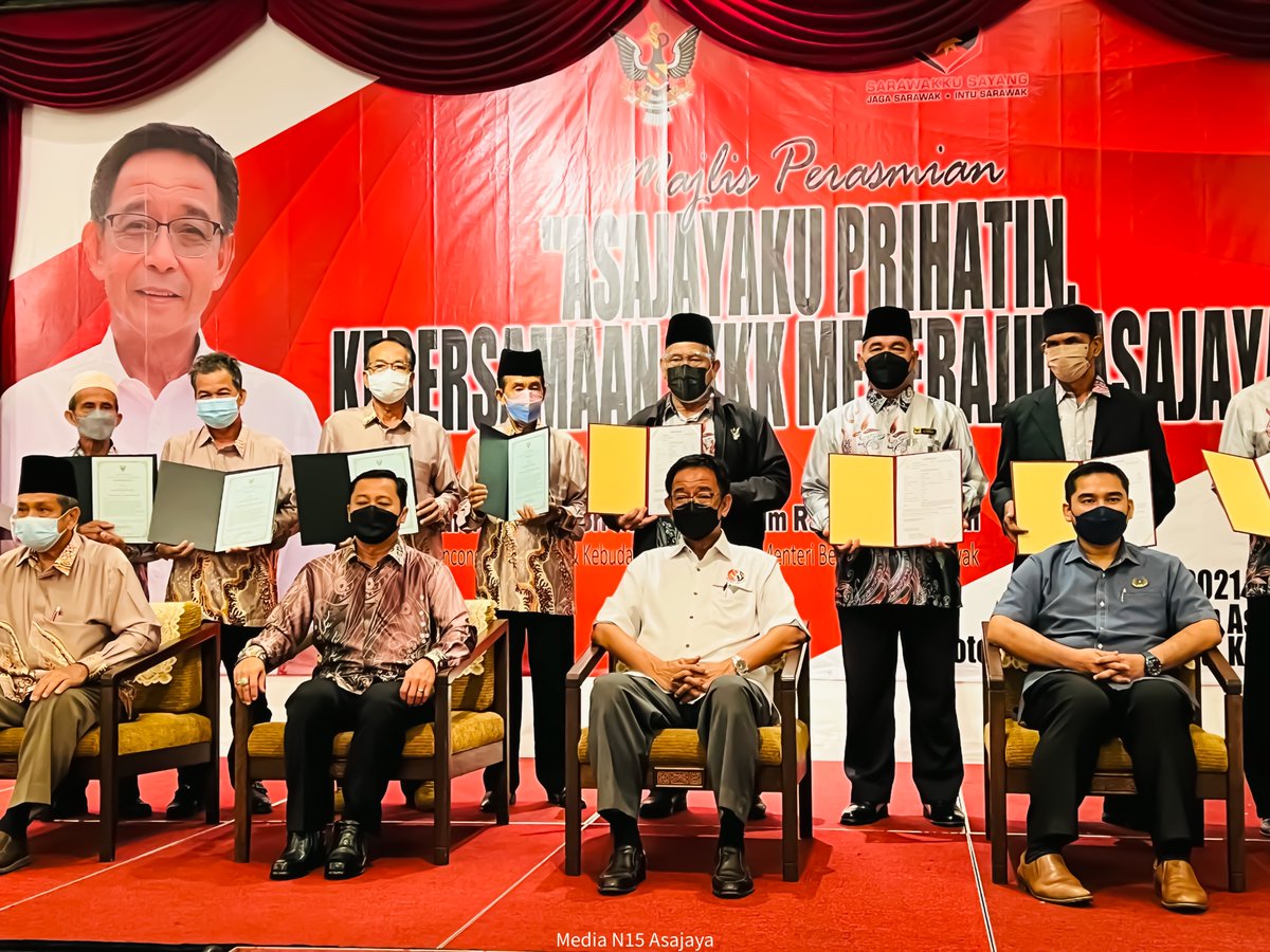ybkarimhamzah's tweet photo. Community leaders must play active role in encouraging local folks to turn up for #Sarawak #PRN12 polling day on Dec 18. They're public figures who can persuade, convince local folks perform their voting rights. Read more at: https://t.co/1CQC54wnCe @JapenSarawak @bernamadotcom https://t.co/St9FzsLLJp