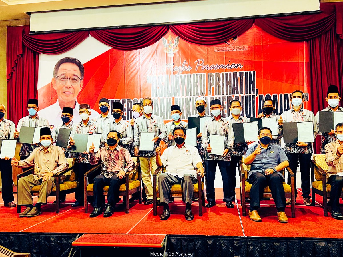 ybkarimhamzah's tweet photo. Community leaders must play active role in encouraging local folks to turn up for #Sarawak #PRN12 polling day on Dec 18. They're public figures who can persuade, convince local folks perform their voting rights. Read more at: https://t.co/1CQC54wnCe @JapenSarawak @bernamadotcom https://t.co/St9FzsLLJp