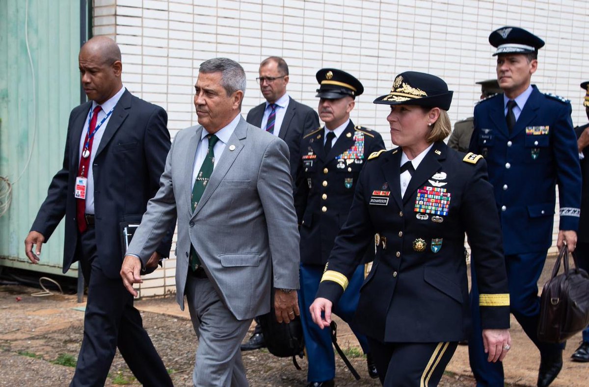 abnnews's tweet photo. Comandante do Comando Sul dos EUA, General Laura Richardson, visita Brasília e Manaus

https://t.co/fA4y6phdj6 https://t.co/nRgaQ44H5t