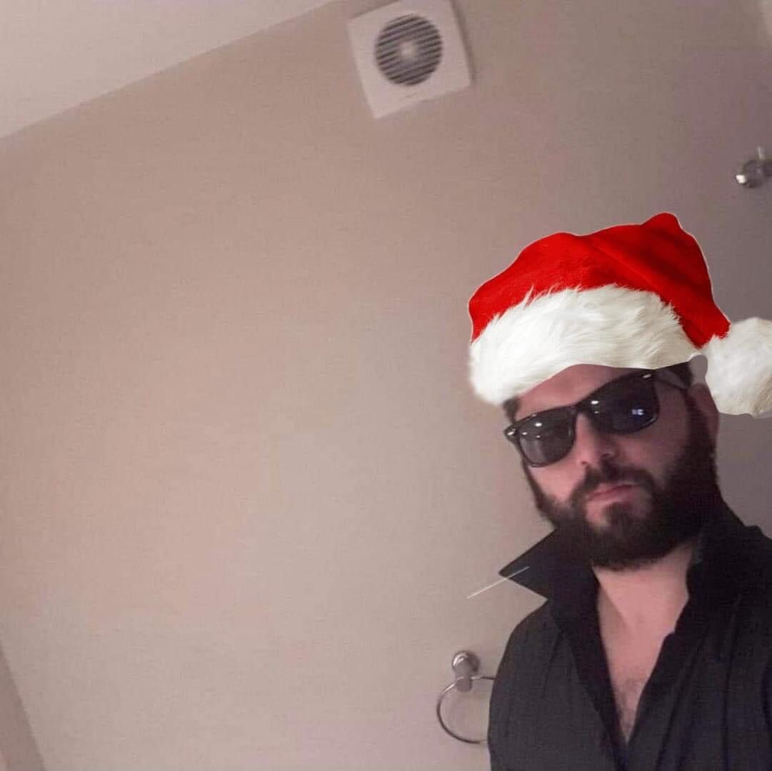 eresarte666's tweet photo. @OcuserCom felices fiestas! https://t.co/IAqMwHF9Xu