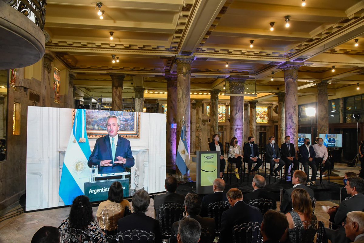 SergioMassa's tweet photo. Junto a @alferdez, participamos del acto por el #DíaDeLaConstrucción en la Confitería @DelMolinoOk, para acompañar y convocar al trabajo coordinado a esta industria generadora y multiplicadora de empleo en la Argentina.
#ArgentinaUnida❤️🇦🇷 https://t.co/6hSiQ56hzg