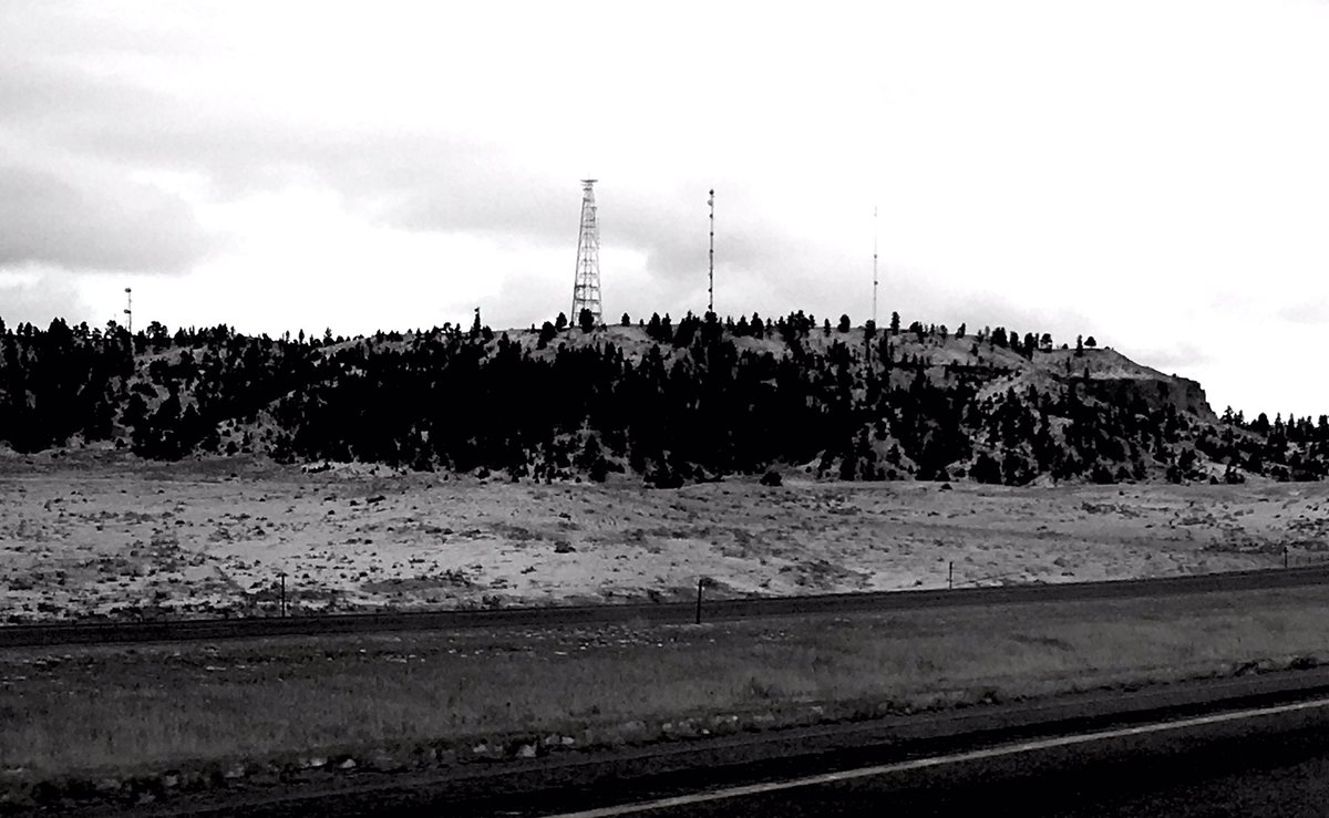 HellCrescent's tweet photo. I figure that posting random stream posts is poop. So here are some photos from my drive today! #Wyoming https://t.co/iIv1zgdUEm