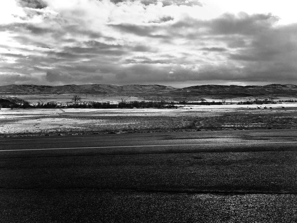 HellCrescent's tweet photo. I figure that posting random stream posts is poop. So here are some photos from my drive today! #Wyoming https://t.co/iIv1zgdUEm