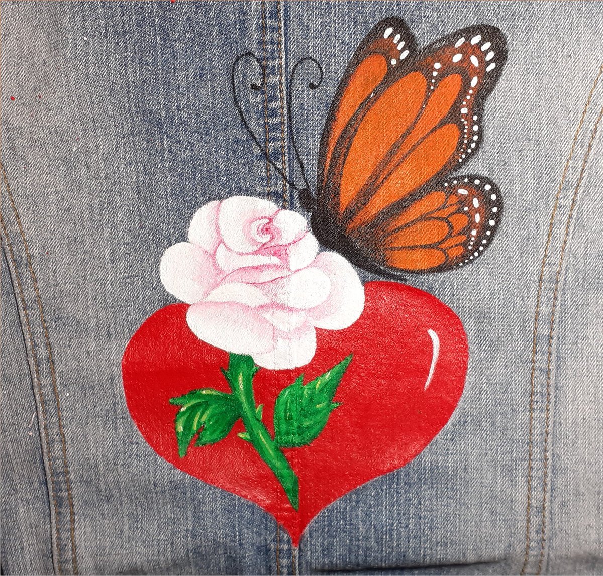 polamess's tweet photo. @TracyHa98463342 @atmanifarid @LadyBlackTear @garymed @bhartipankhania @Jasmine26462505 @Sanjay19682 @iamtheonesks Les presento mis dibujos pintados a mano en chaquetas de mezclilla.
#reciclajecreativo #customizado #hechoamano #ropapersonalizada #artejeans #ropamujer https://t.co/sLbDxoXbeV