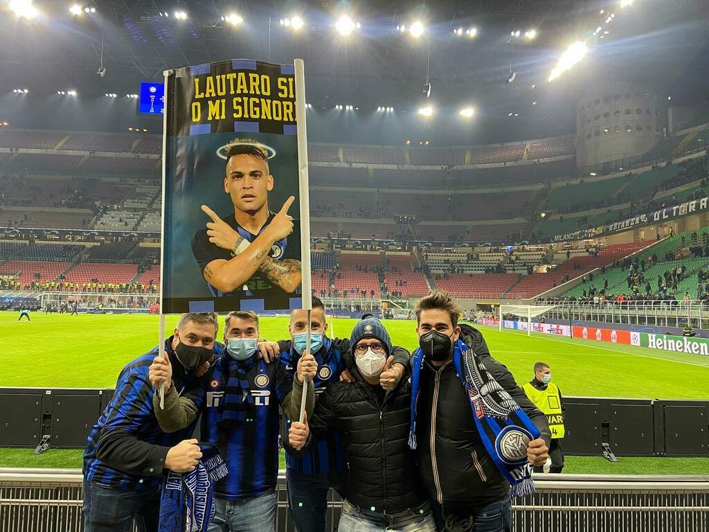 parnanzio's tweet photo. Gruppo vincente! 💪🏼 🖤💙 https://t.co/Z5wvSpojJL https://t.co/XvJwDJ82QM