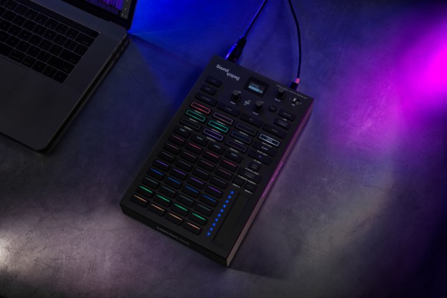 NuTeslaRes's tweet image. #SoundSwitch’s Control One: a lighting controller + DMX interface built for DJs - monimega.com/blog/2021/11/2…