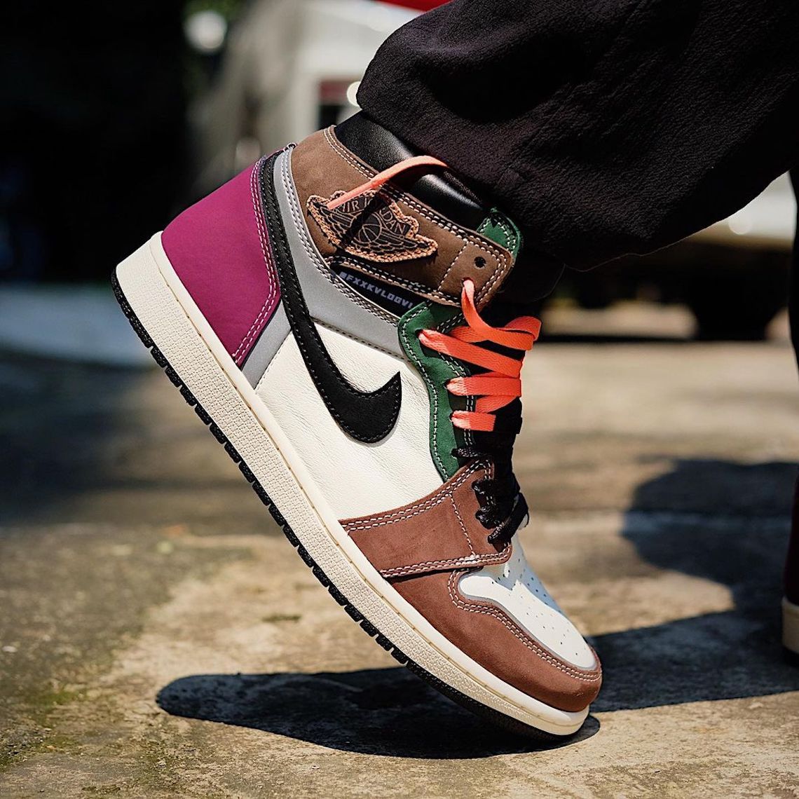 Felicitaspadma1's tweet photo. "First Look At The Hand-Crafted Air Jordan 1 Retro High OG “Archaeo Brown”" https://t.co/F1IGwxL7fV