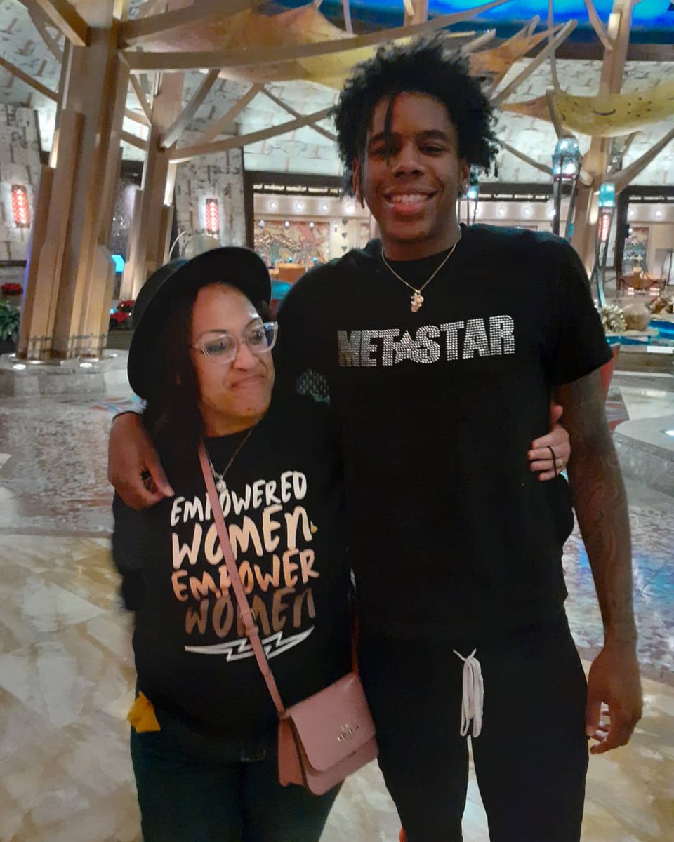 SNikkiVaughan's tweet photo. I said, "I will not act like a groupie mother." They all said, "yeah right!" 🤣🤣🤣 He said, "yes ma'am, no matter the request😊 #seniorszn #15 #JCook https://t.co/RtaiByAeQt