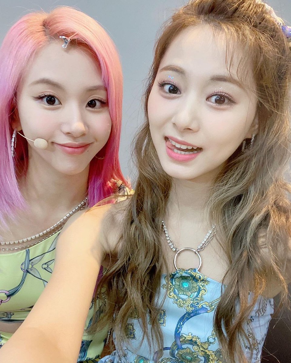 chaeyuarchive's tweet photo. hi guys! i'm sorry for the inactivity, these last few days are very busy and I'm not having time to post 😕 so i came to tell that the account will be slow, but only for a time! 
i'll be back soon with more chaeyu for you! thanks for the understanding! 

chaeyu loves you! <3 🍓🍞 https://t.co/opuxxkQzbj