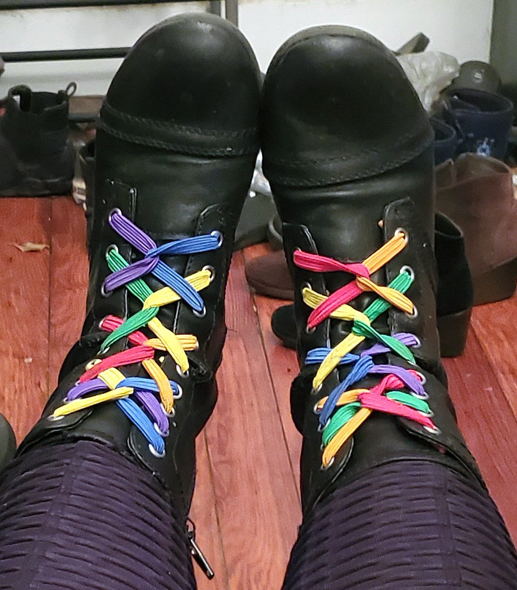 profshoelace's tweet photo. Latest photo contribution: Black 9-eyelet boots laced with multi-colored “U-Lace Loop Back Lacing” (from Christi Z.)
https://t.co/YUGqaHXvvM
#black #boots #blackboots #multicolor #ulace #loopbacklacing https://t.co/xM4fdjWRUH
