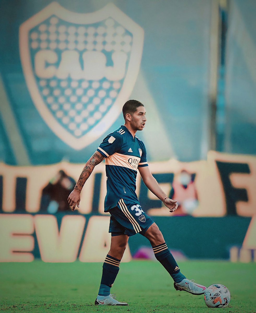 No jugaba hace meses de titular y aun así fue lo mejor del equipo. ¿Cuando se va a dar cuenta el DT que Varela tiene que ser el 5?