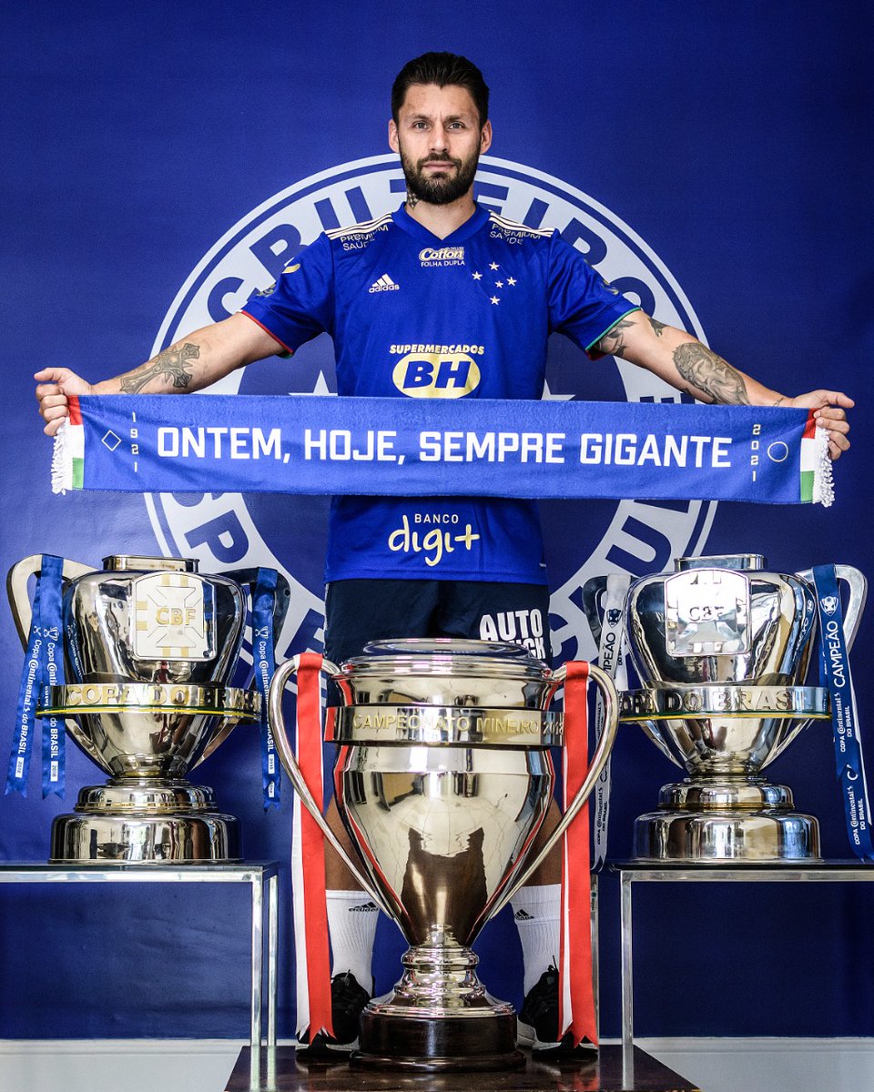 Cruzeiro's tweet photo. 💙🏆 O multicampeão Rafael Sóbis também foi muito feliz vestindo nosso manto!

Campeão da Copa do Brasil em 2017 e 2018, campeão do Campeonato Mineiro em 2018! 👊🦊

#DespedidaDoSóbis 

📸 Gustavo Aleixo / Cruzeiro https://t.co/NkE8B24Q9W