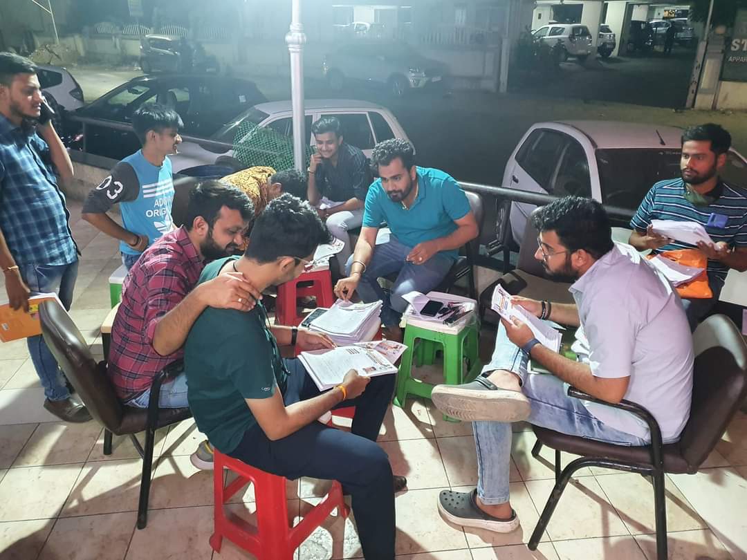 UnmilHathi's tweet image. ગાંધીનગર લોકસભા ના સાંસદ અને દેશના ગૃહમંત્રી શ્રી અમિતભાઇ શાહ ના આહવાન હેઠળ ગાંધીનગર લોકસભા પ્રીમિયર લીગ #GLPL ક્રિકેટ ટુર્નામેન્ટ ની જોધપુર વોર્ડના યુવા મોરચા તેમજ સંગઠન દ્વારા ટીમ બનાવા માટેની પુરજોશ તૈયારીઓ.