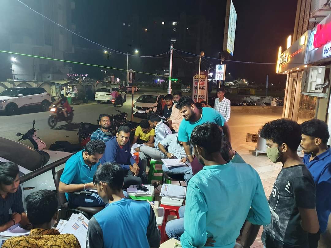 UnmilHathi's tweet image. ગાંધીનગર લોકસભા ના સાંસદ અને દેશના ગૃહમંત્રી શ્રી અમિતભાઇ શાહ ના આહવાન હેઠળ ગાંધીનગર લોકસભા પ્રીમિયર લીગ #GLPL ક્રિકેટ ટુર્નામેન્ટ ની જોધપુર વોર્ડના યુવા મોરચા તેમજ સંગઠન દ્વારા ટીમ બનાવા માટેની પુરજોશ તૈયારીઓ.